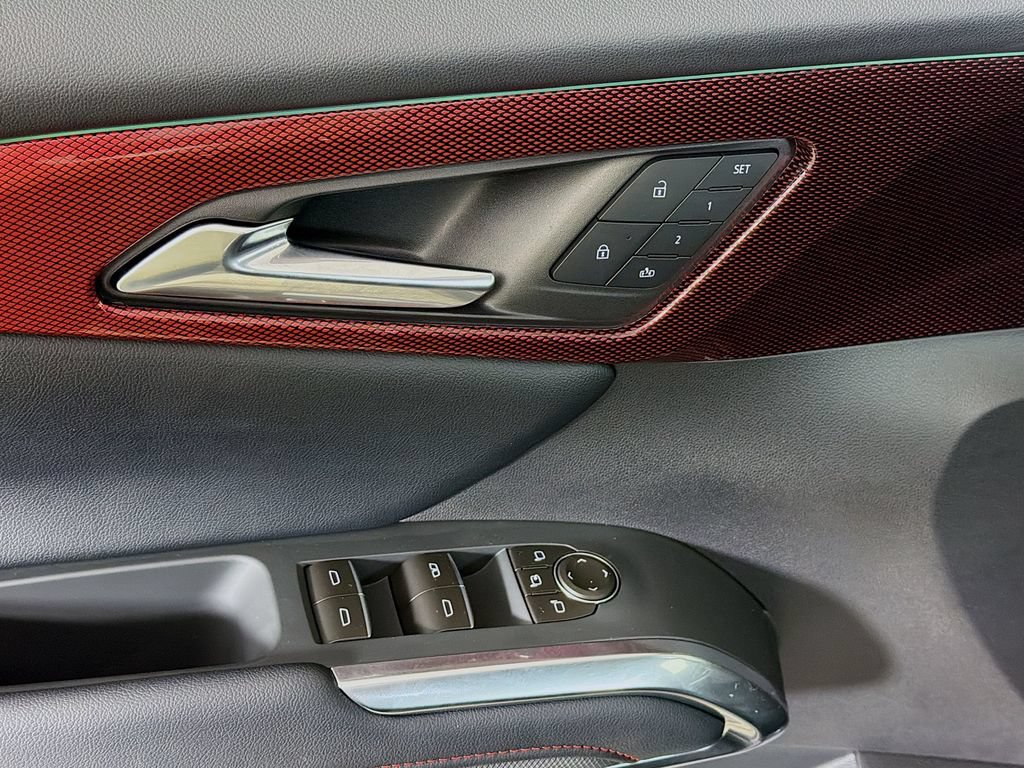 New 2026 Chevrolet Traverse RS w/ LPO, Floor Liner Package AWD/4WD image 16