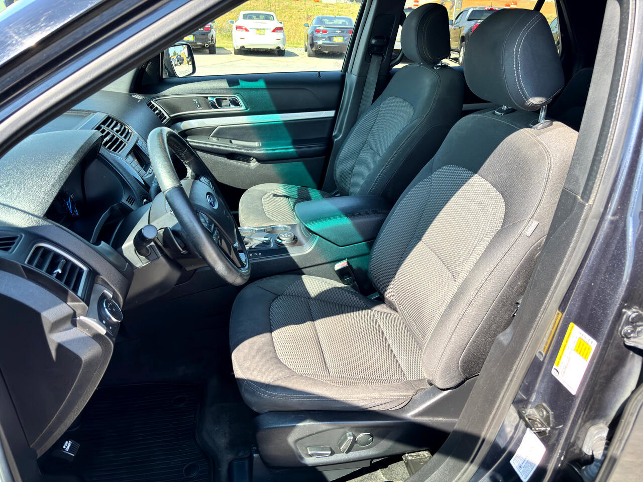 Used 2017 Ford Explorer XLT image 18