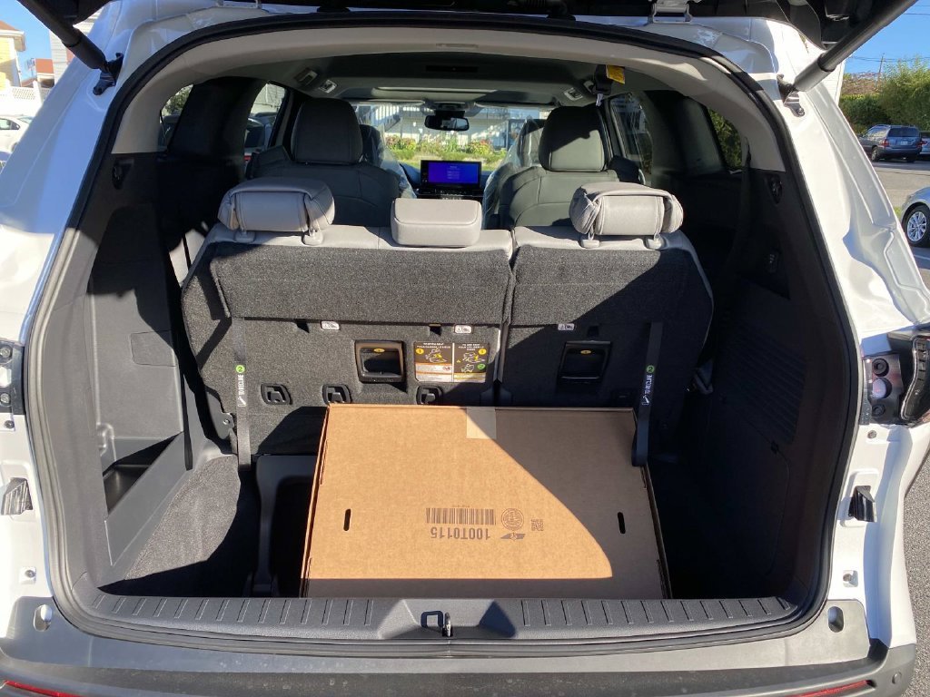 New 2026 Toyota Sienna XLE AWD/4WD image 5
