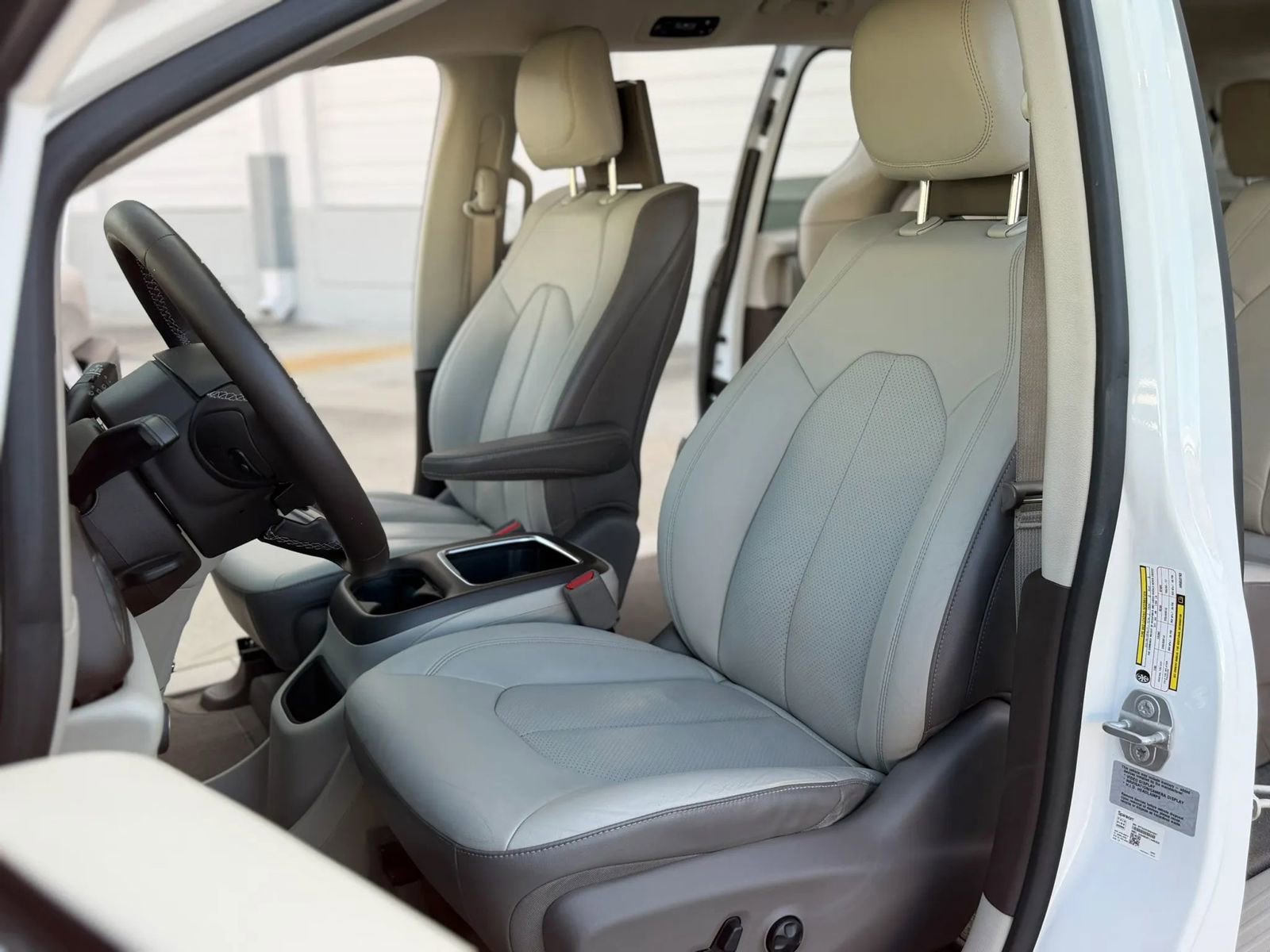 Used 2017 Chrysler Pacifica Touring-L Plus image 18