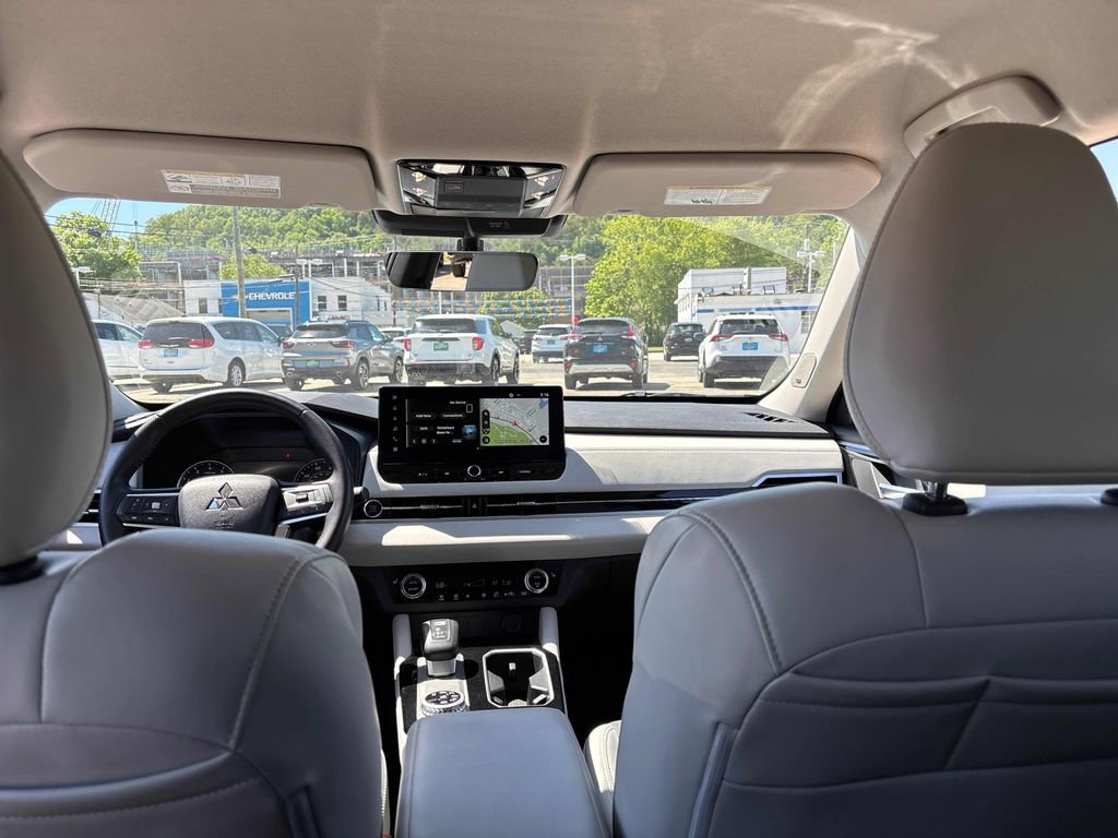 Used 2025 Mitsubishi Outlander SE AWD/4WD image 30