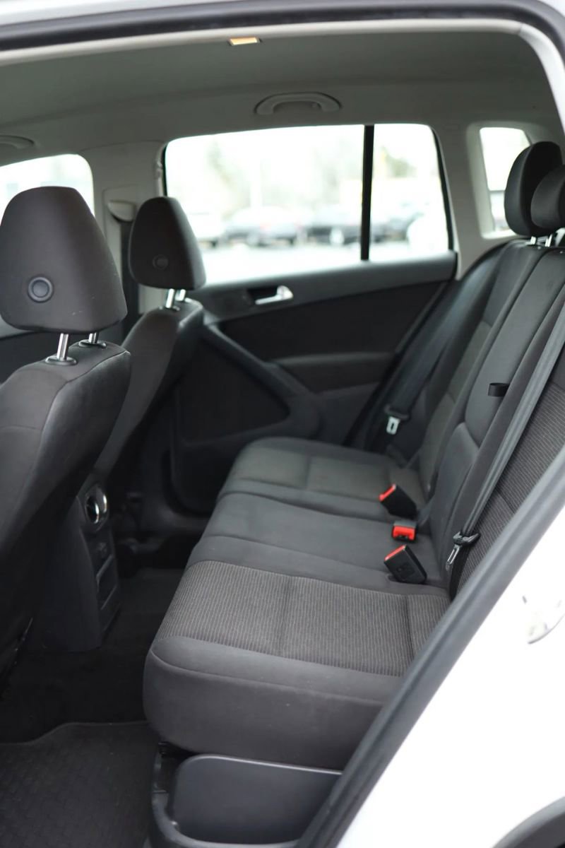 Used 2017 Volkswagen Tiguan S image 31