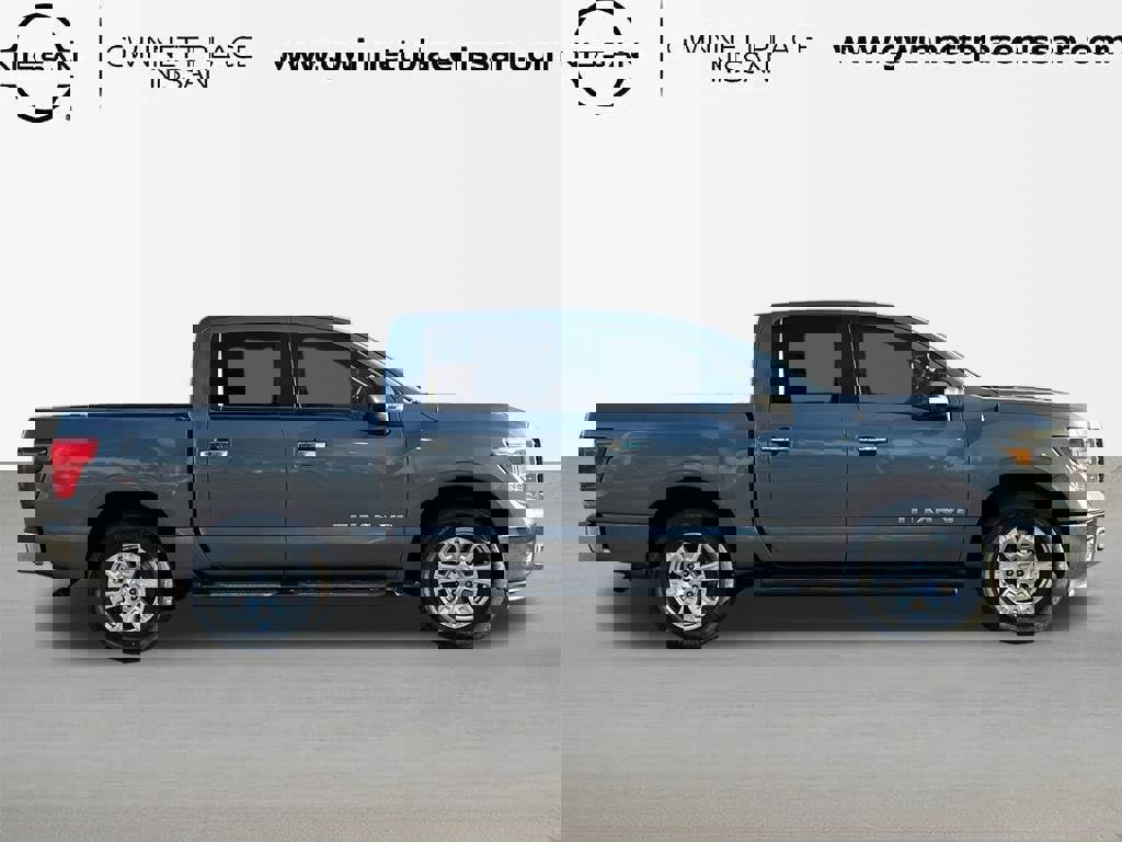 Used 2019 Nissan Titan SV image 4