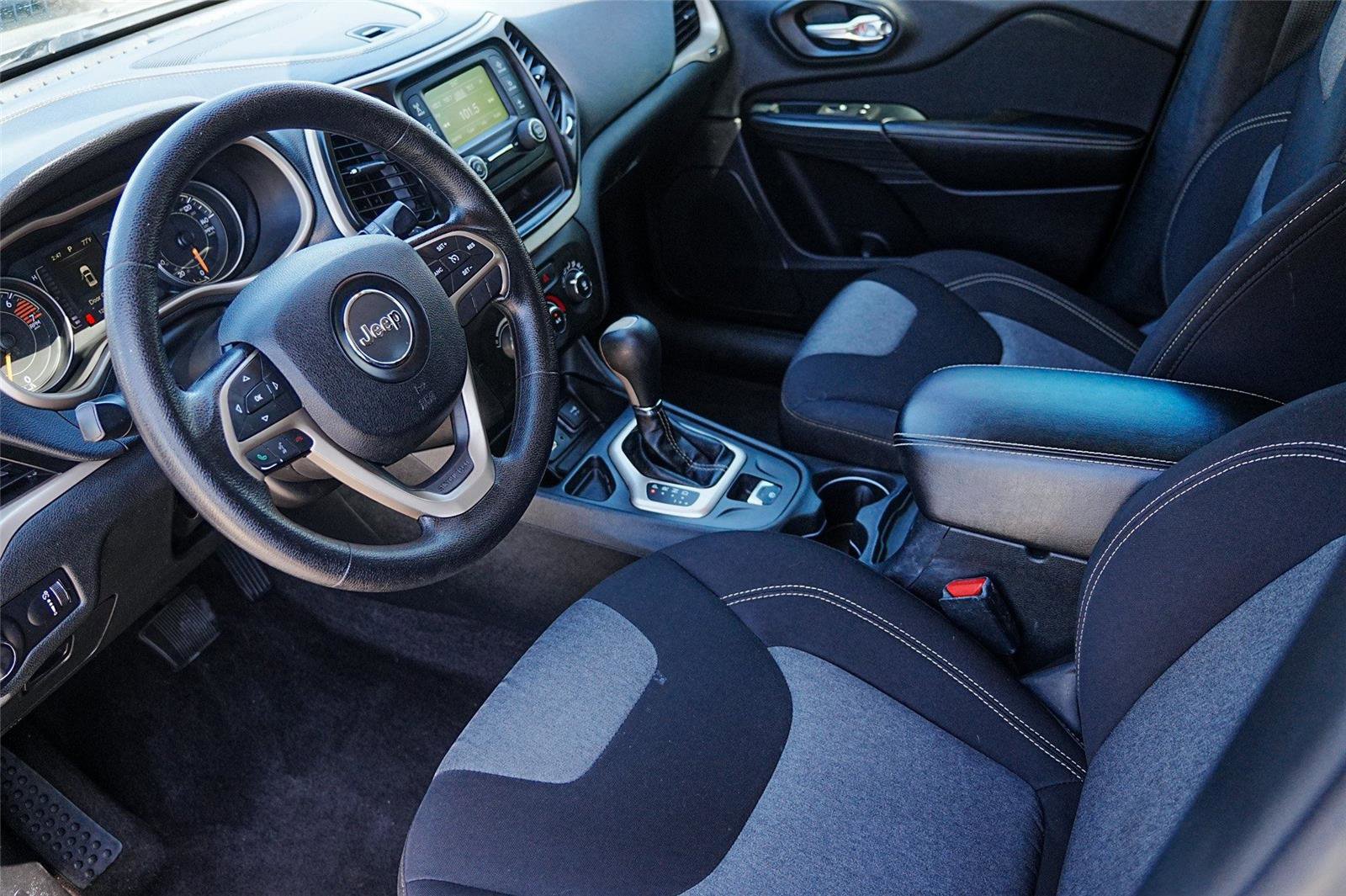 Used 2016 Jeep Cherokee Sport image 11