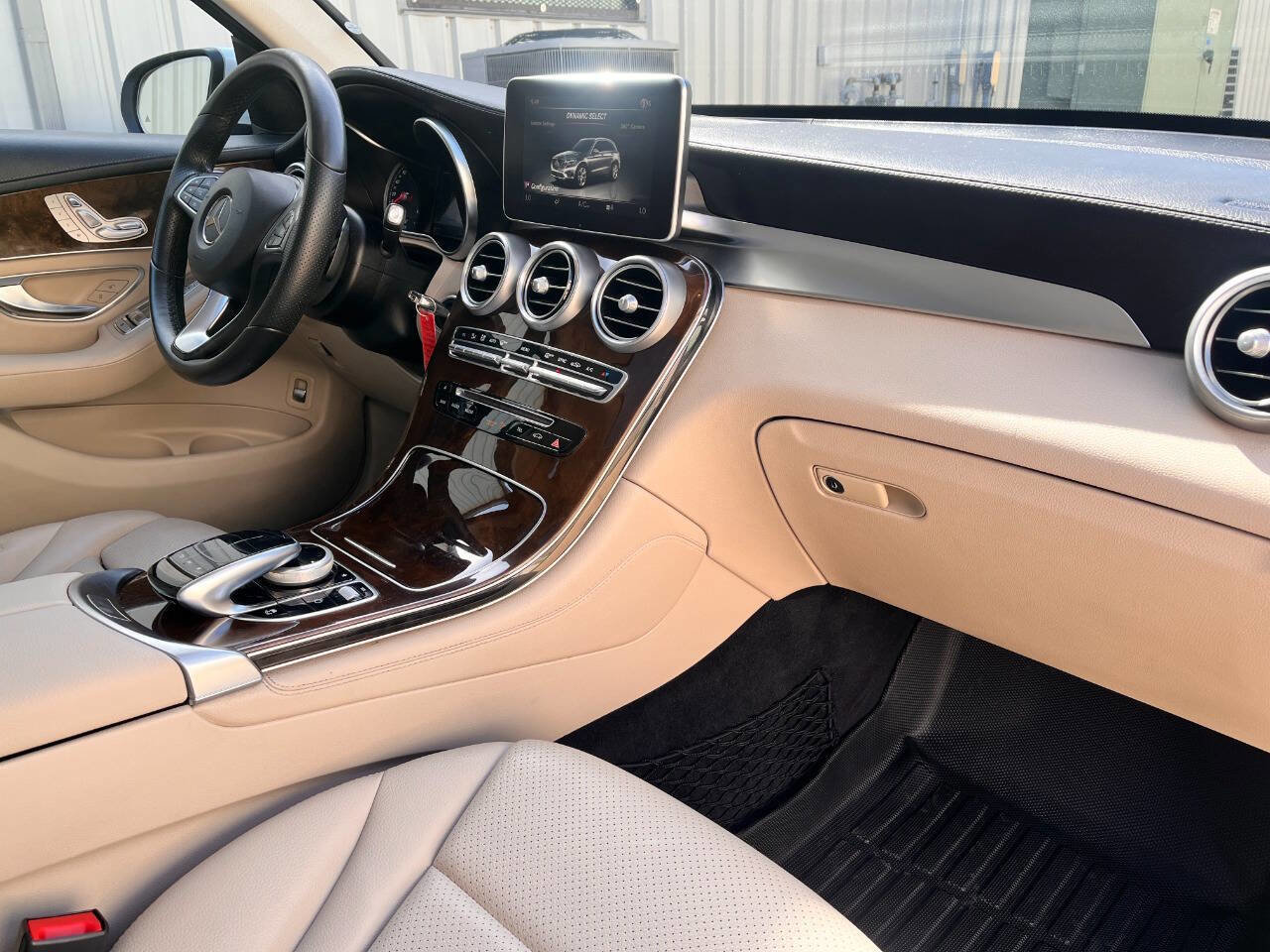 Used 2018 Mercedes-Benz GLC 300 4MATIC image 22