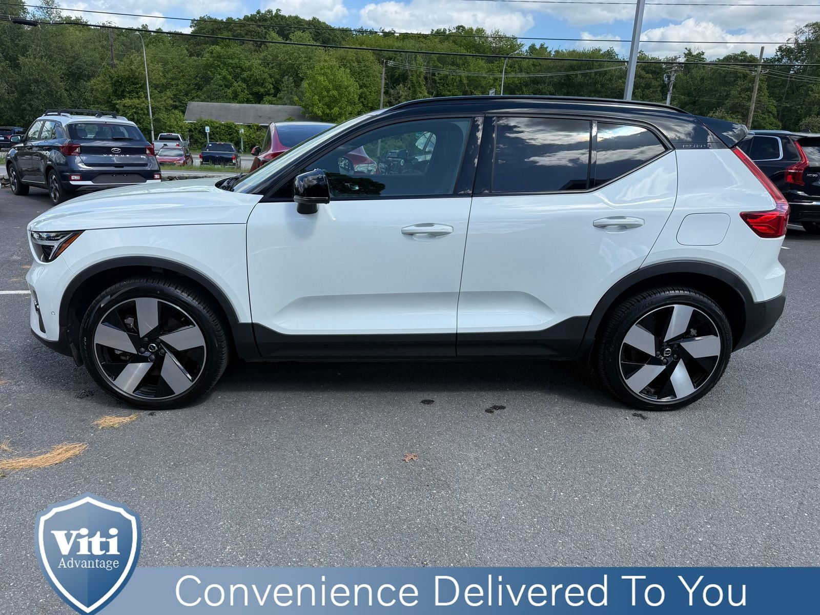 Used 2023 Volvo XC40 Recharge Ultimate w/ Protection Package Premier AWD/4WD image 5
