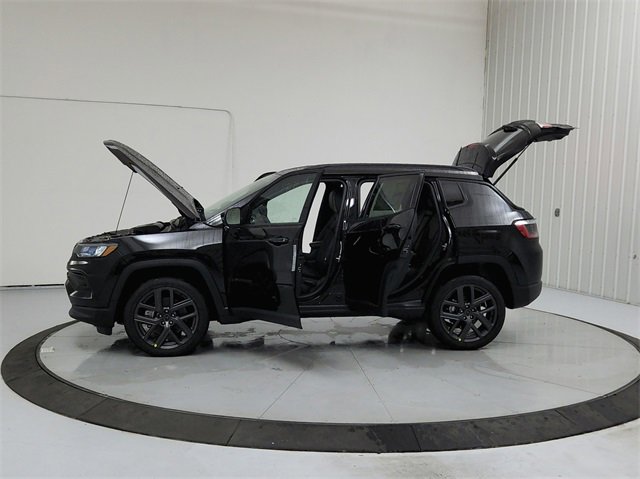 New 2026 Jeep Compass Latitude image 12