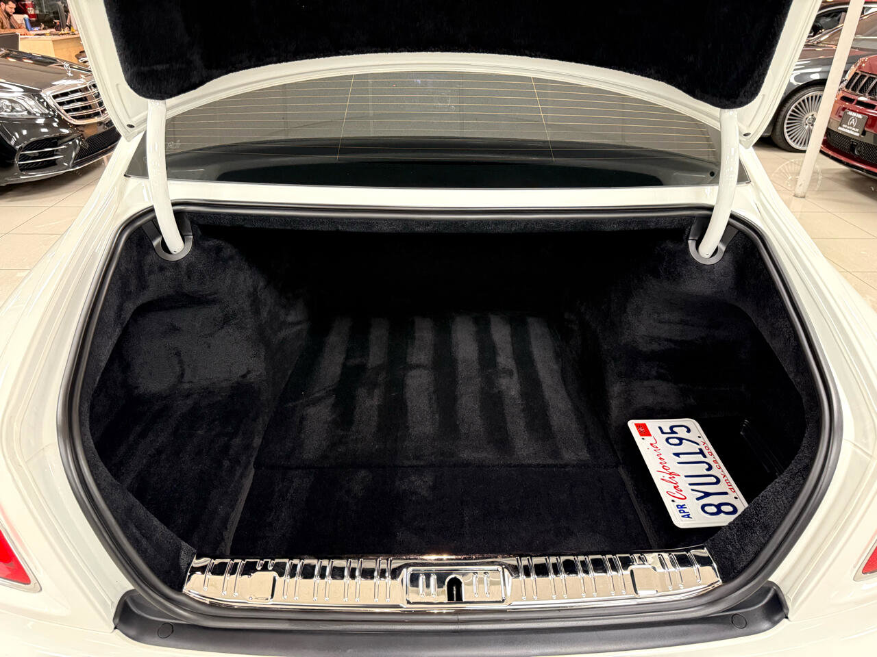 Used 2011 Rolls-Royce Ghost image 37