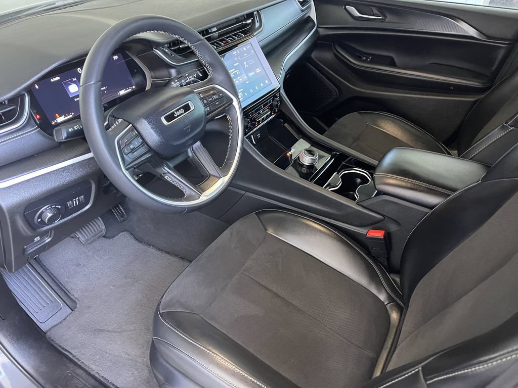 Used 2023 Jeep Grand Cherokee Altitude AWD/4WD image 7