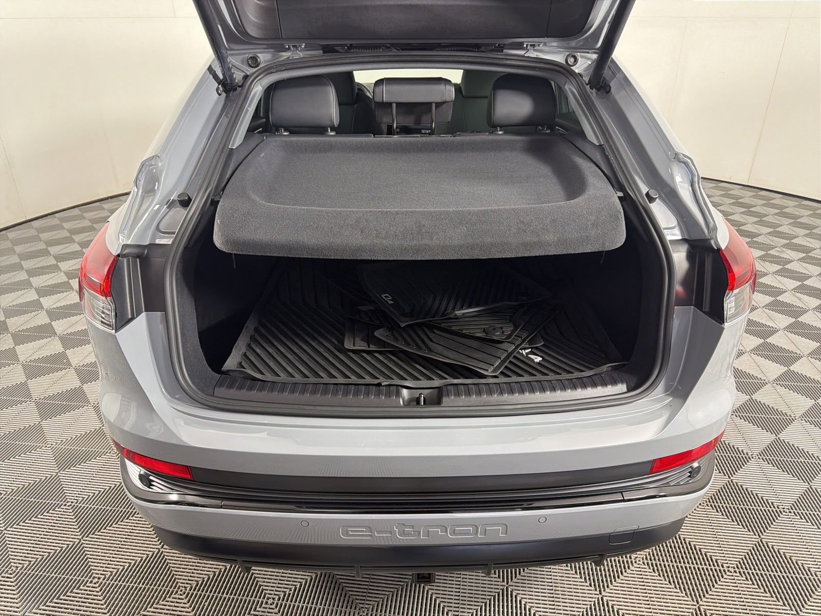 Used 2023 Audi Q4 e-tron Prestige w/ Black Optic Package image 23