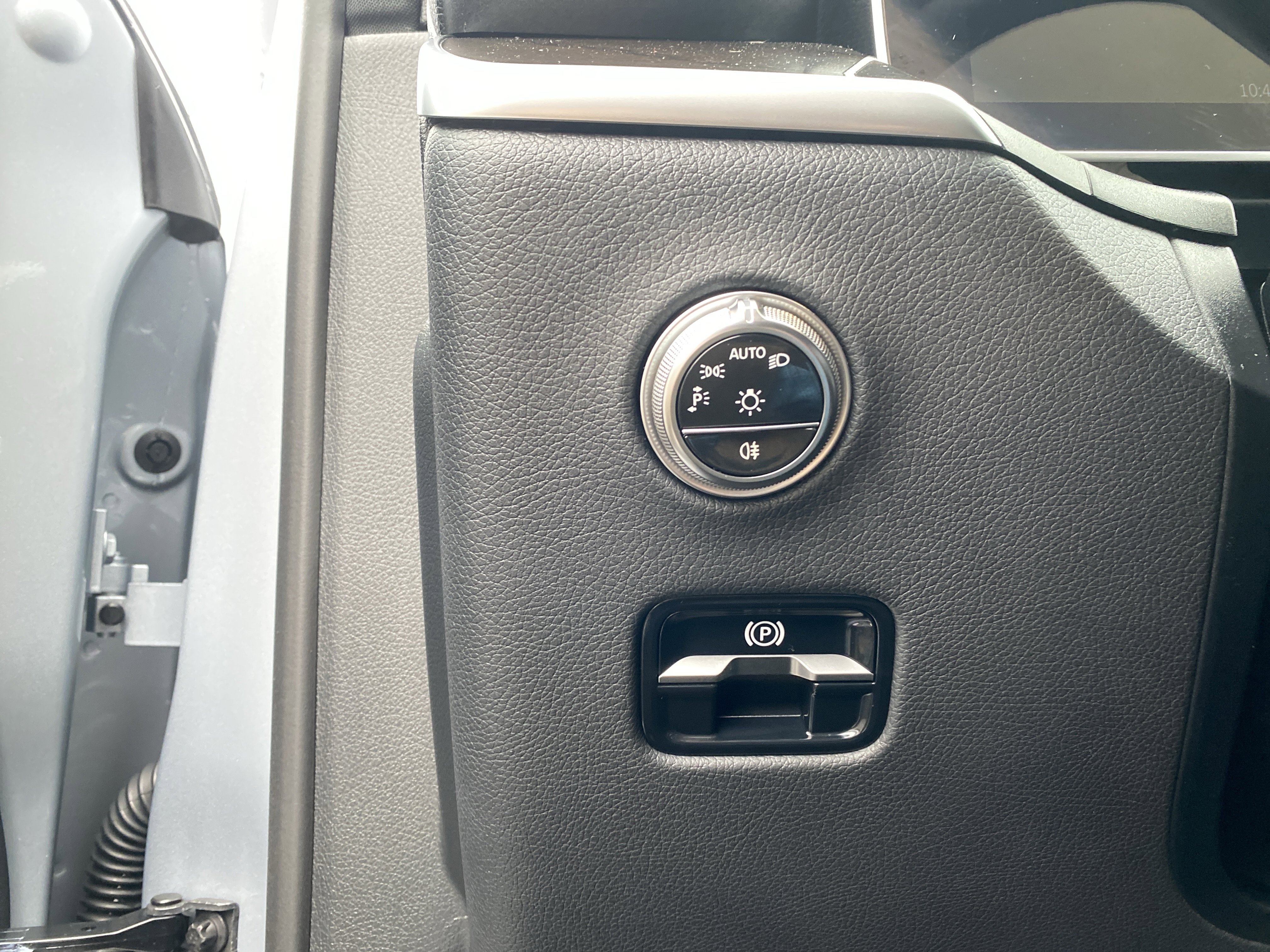 Used 2025 Mercedes-Benz GLC 300 4MATIC image 15