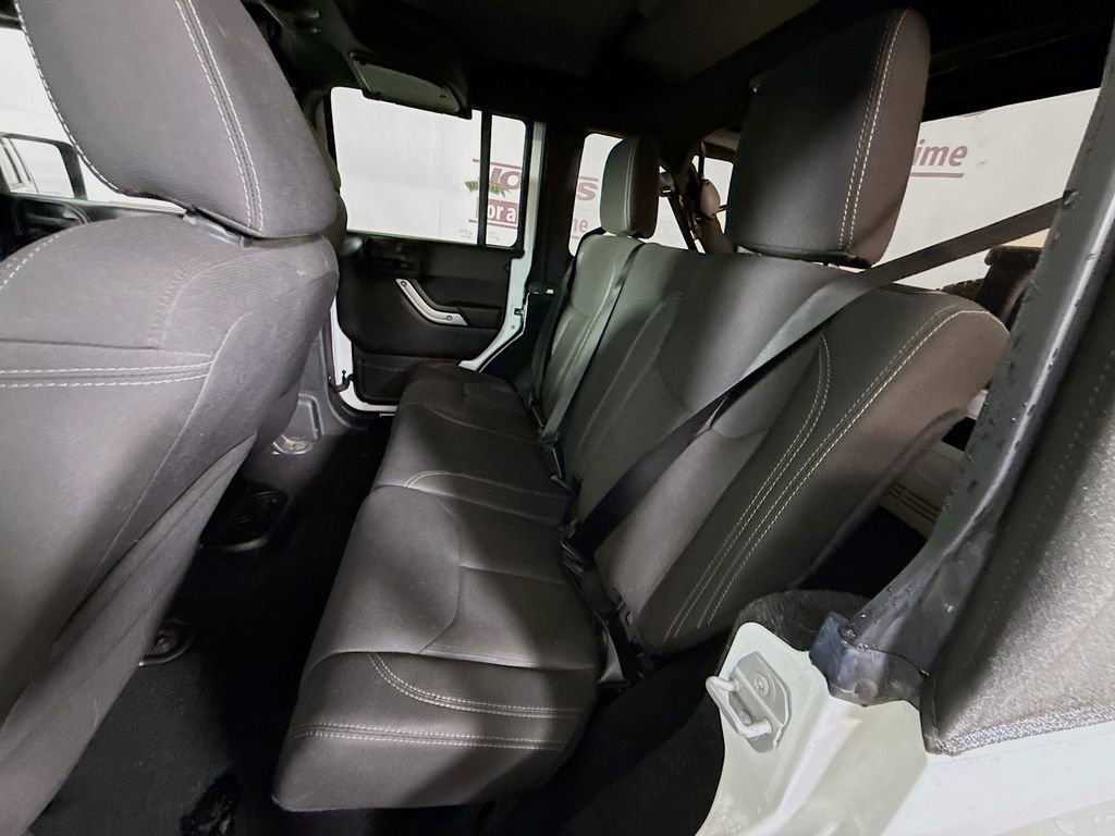 Used 2016 Jeep Wrangler Unlimited Sahara image 23