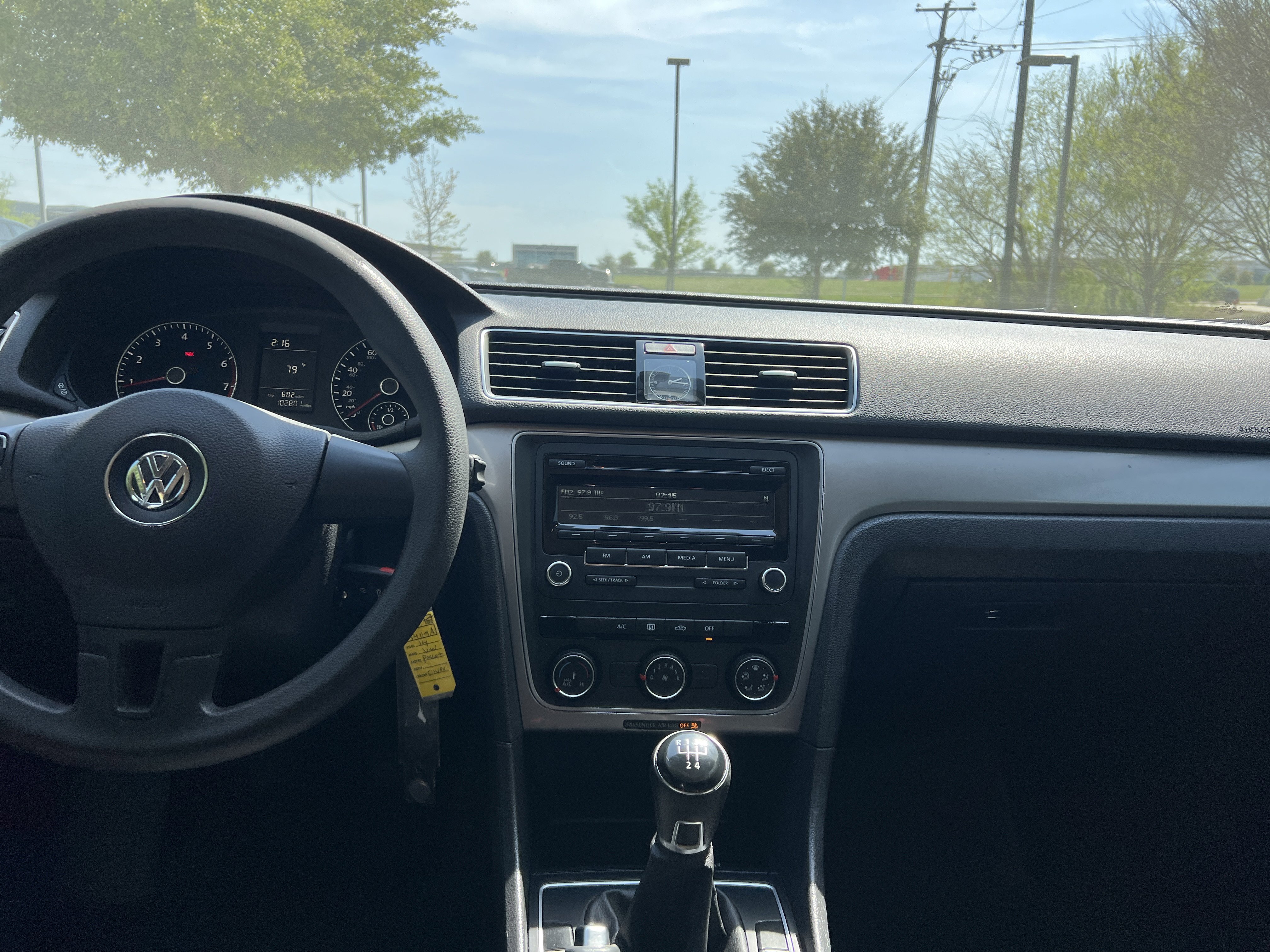 Used 2014 Volkswagen Passat S image 24