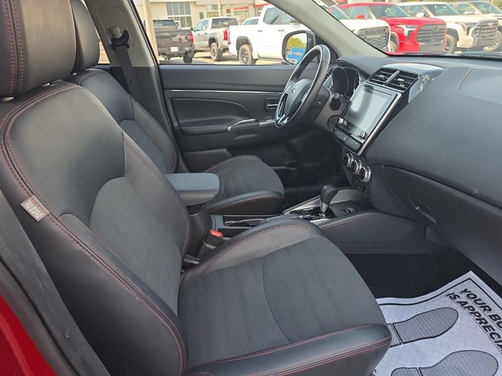 Used 2025 Mitsubishi Outlander Sport SE AWD/4WD image 9