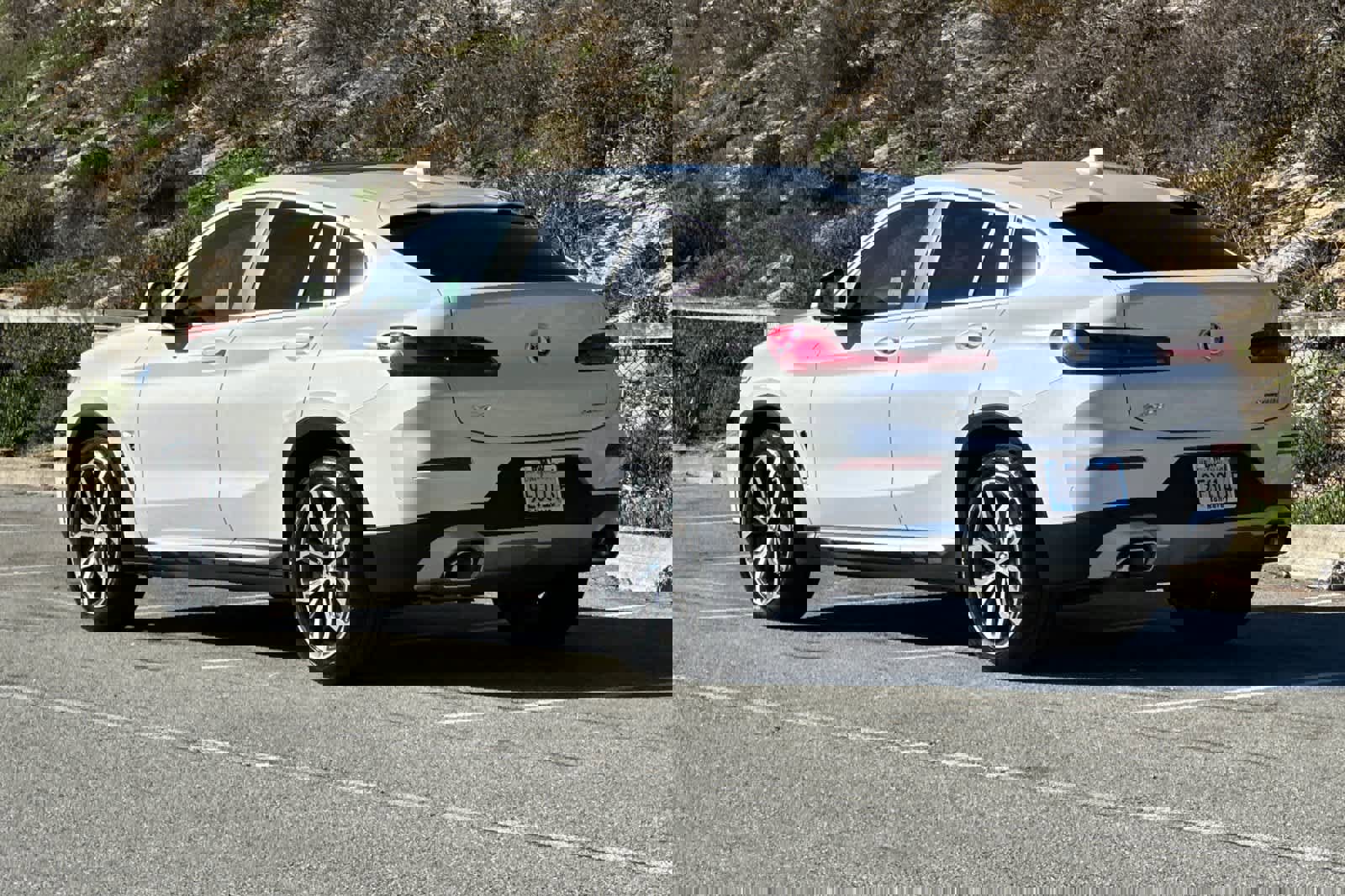 Certified 2023 BMW X4 xDrive30i w/ Premium Package image 7