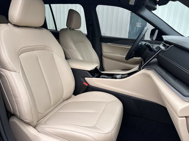 Used 2023 Jeep Grand Cherokee Limited AWD/4WD image 27