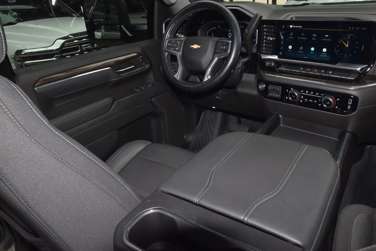Used 2024 Chevrolet Silverado 2500 LT AWD/4WD image 15