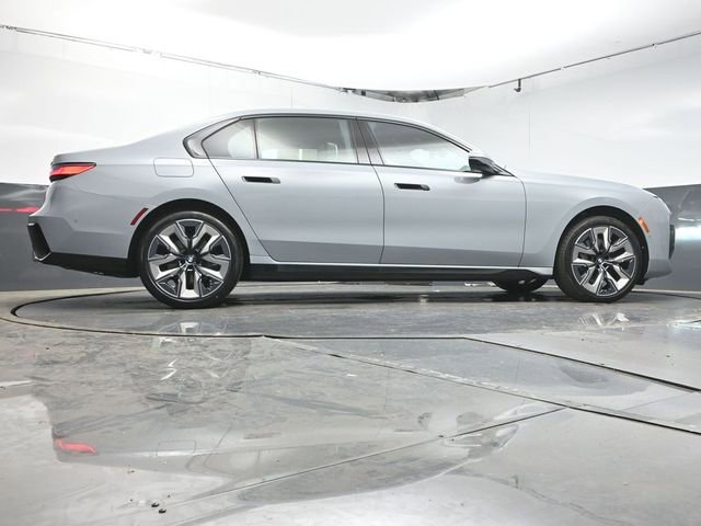 Used 2025 BMW 740i image 40