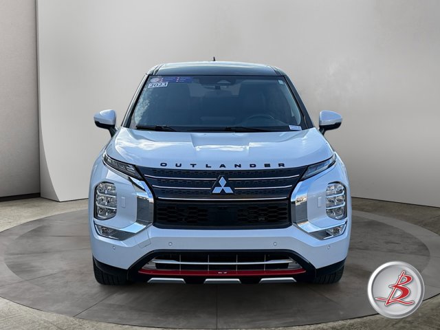 Used 2023 Mitsubishi Outlander SE AWD/4WD image 2
