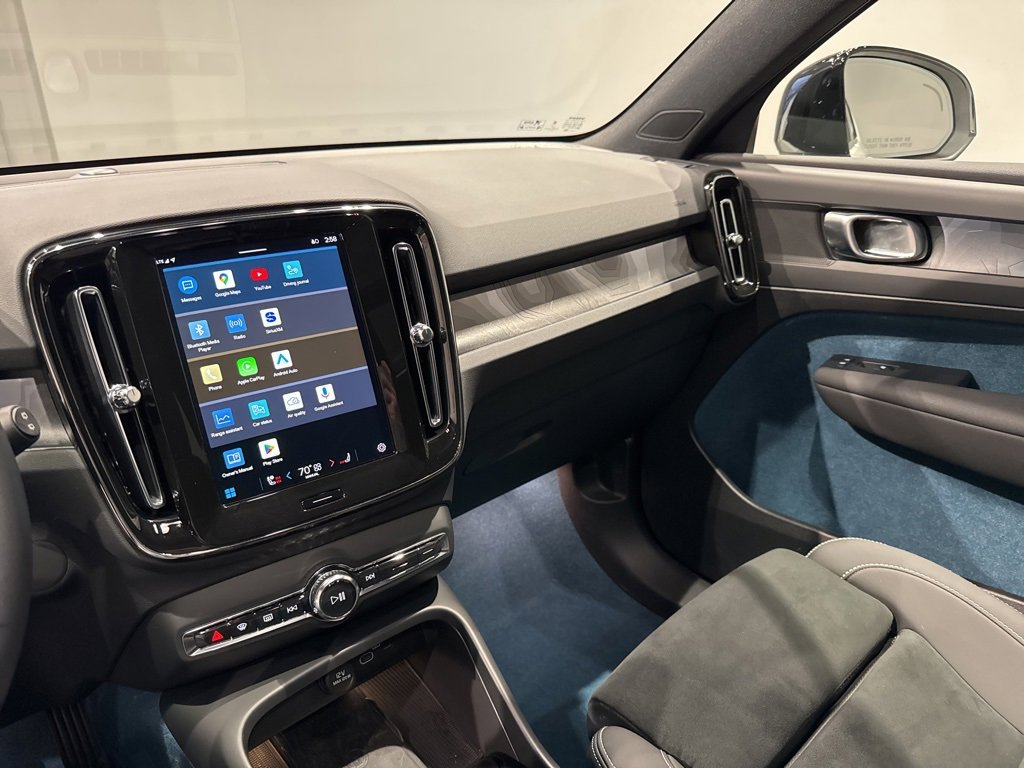 Used 2024 Volvo XC40 Recharge Plus w/ Protection Package Premier image 17