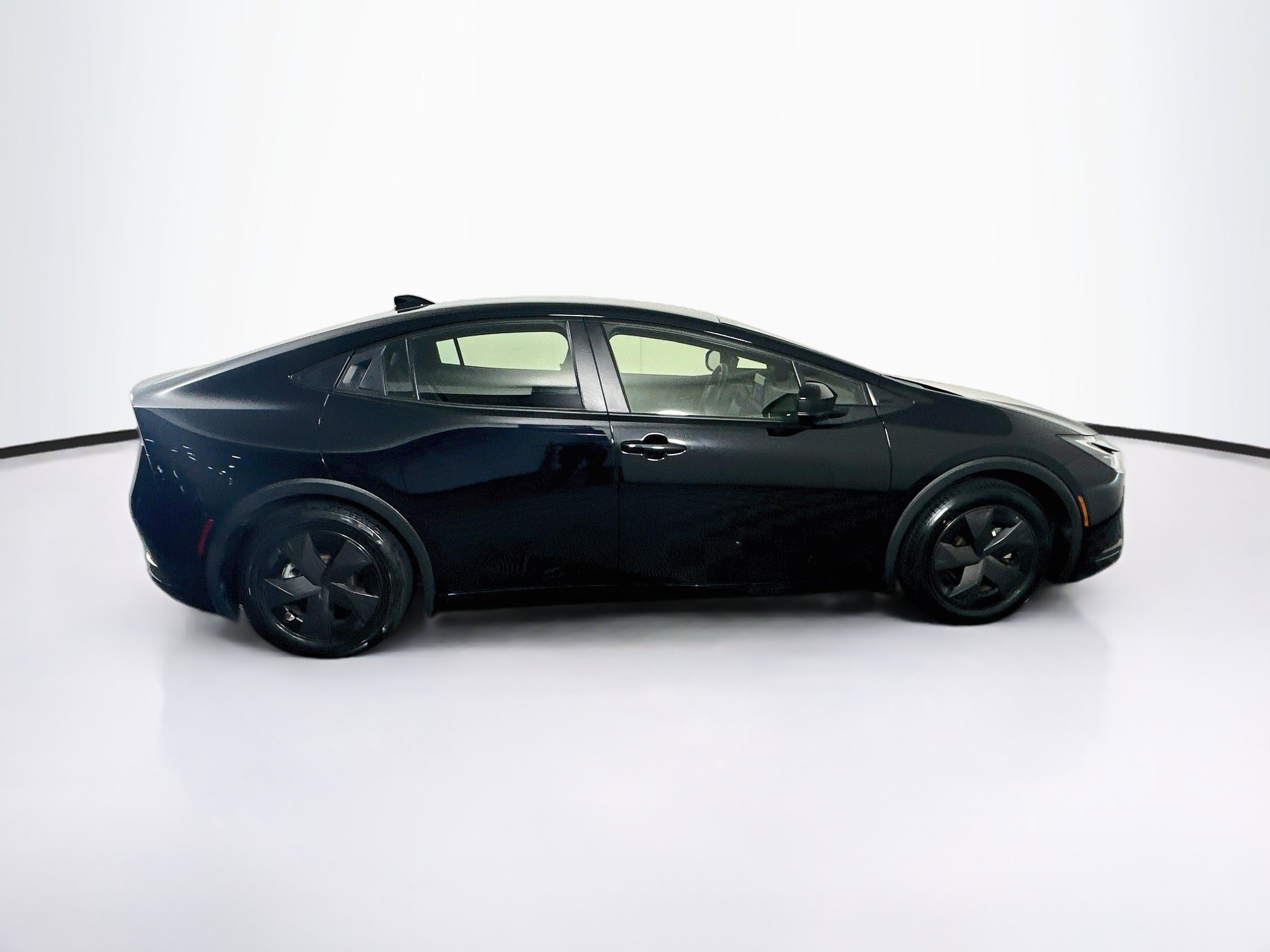 Used 2024 Toyota Prius LE FWD image 10