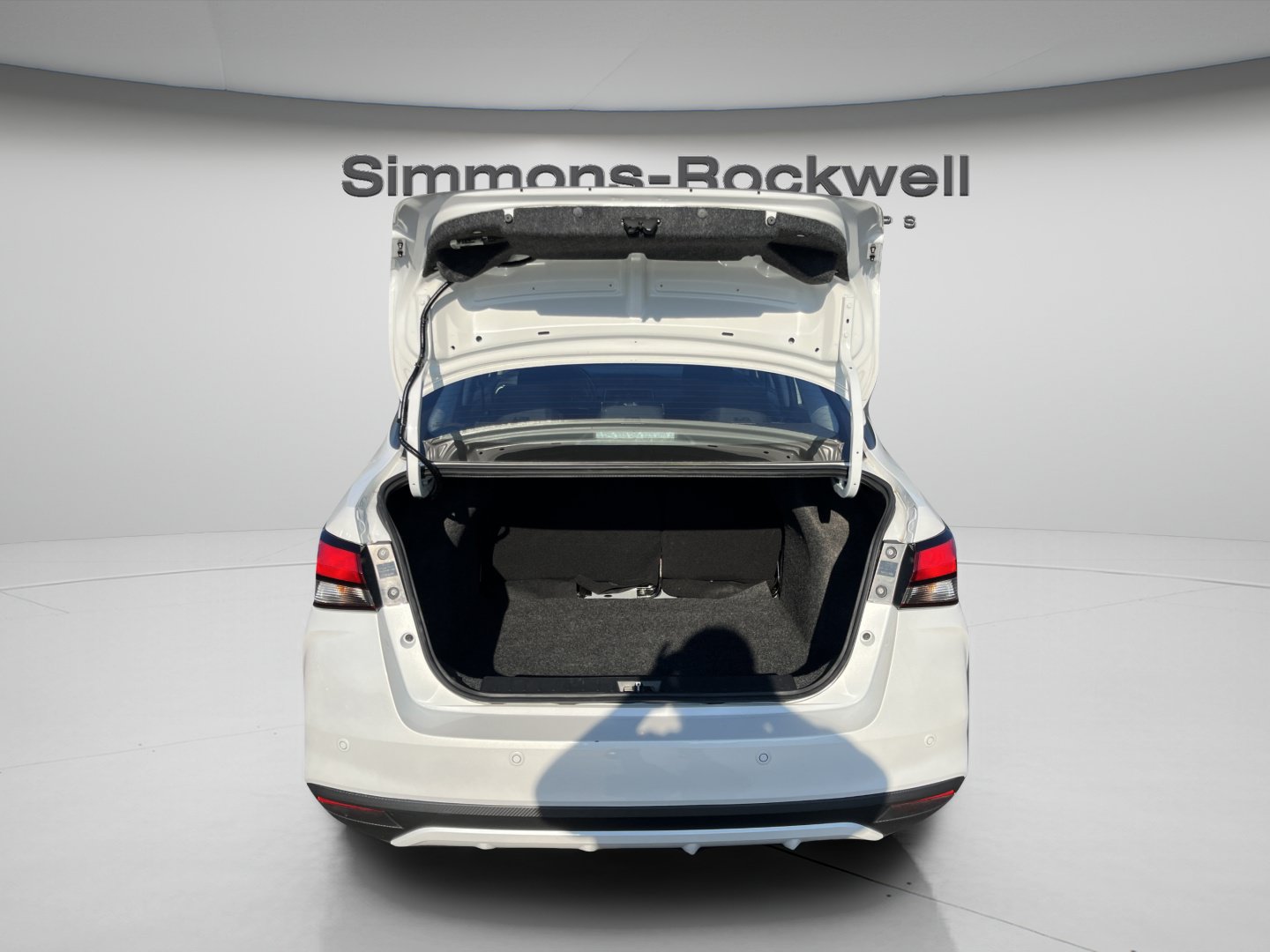 Used 2025 Nissan Versa SV FWD image 9