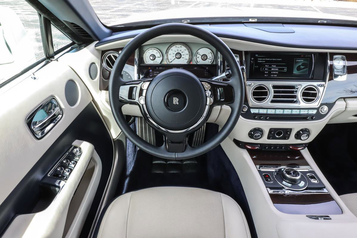 Used 2019 Rolls-Royce Dawn image 30