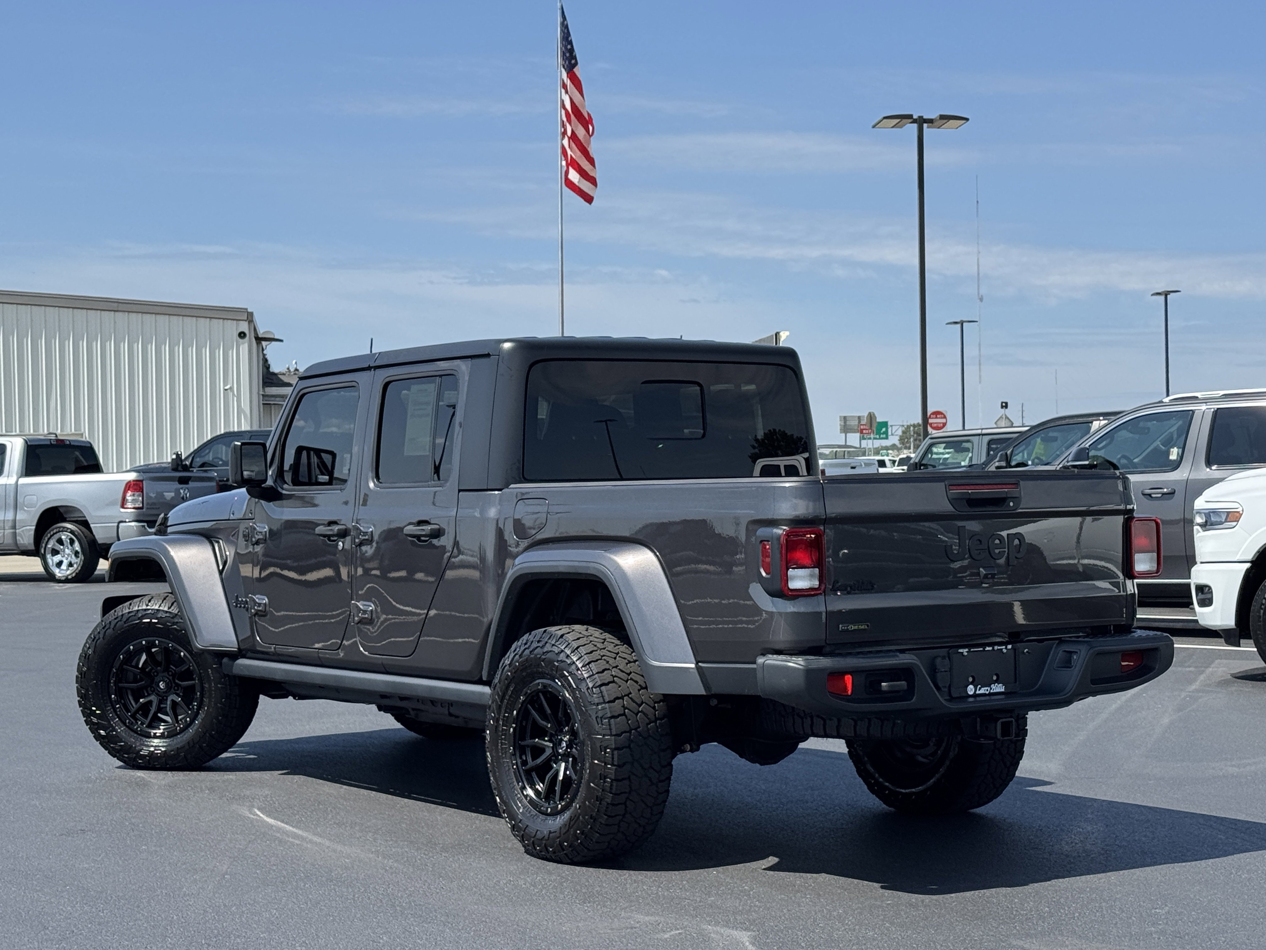 Used 2021 Jeep Gladiator Willys image 8