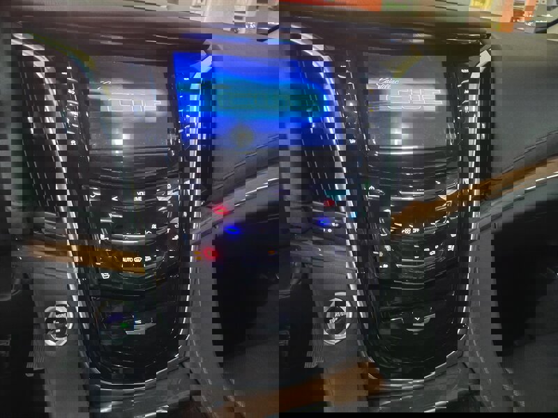 Used 2017 Cadillac Escalade ESV Premium Luxury image 26