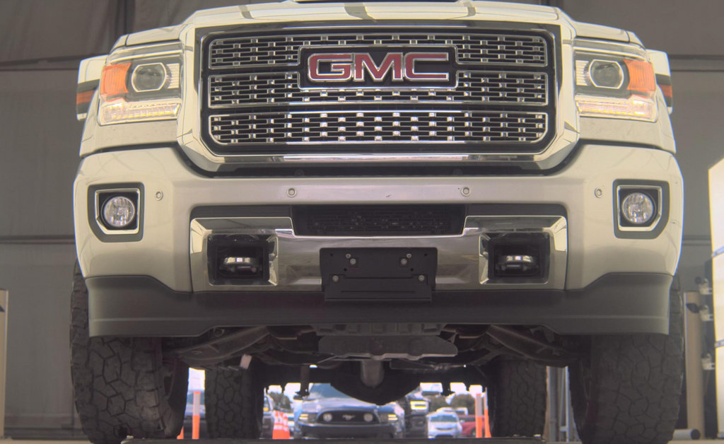 Used 2019 GMC Sierra 2500 Denali w/ Duramax Plus Package AWD/4WD image 3