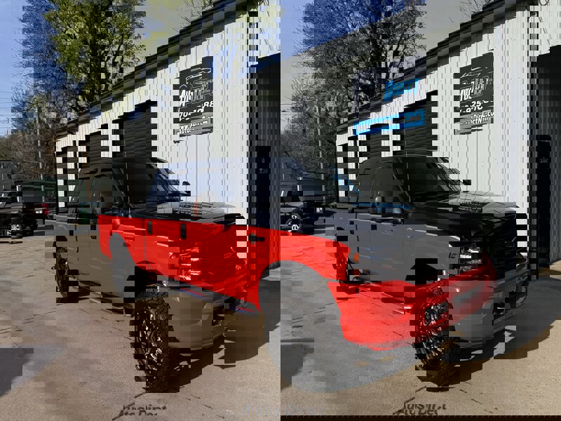 Used 2004 Ford F250 Harley-Davidson image 2