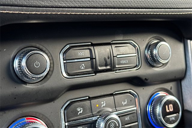 Used 2023 GMC Yukon SLT image 32