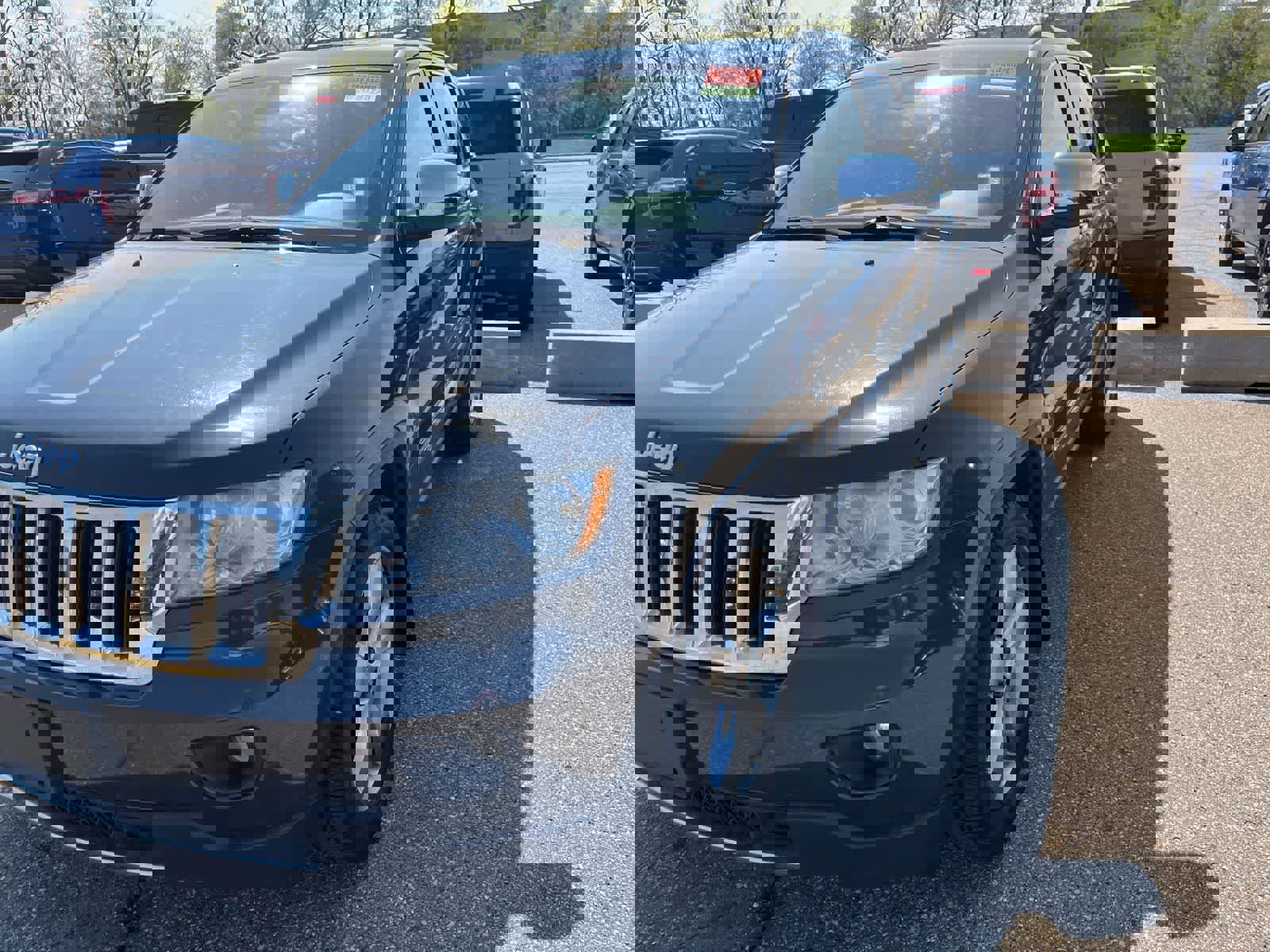 Used 2011 Jeep Grand Cherokee Limited w/ Luxury Group II image 5