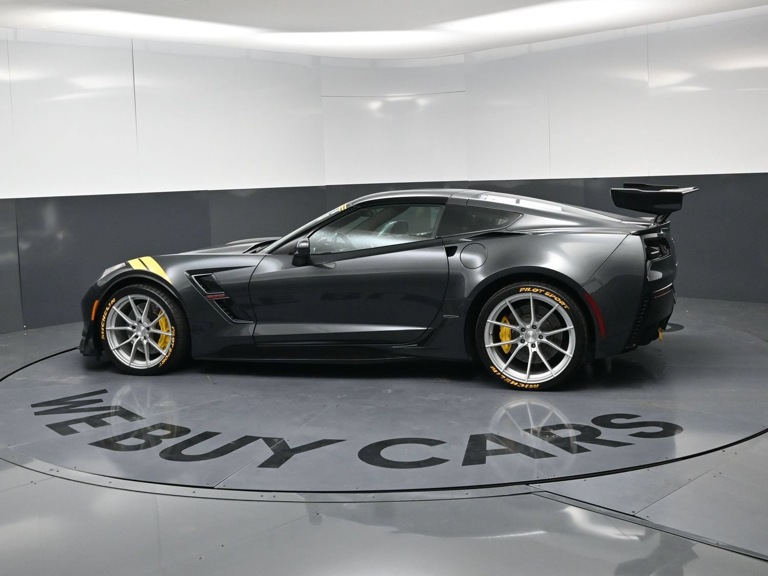 Used 2018 Chevrolet Corvette Grand Sport RWD image 6