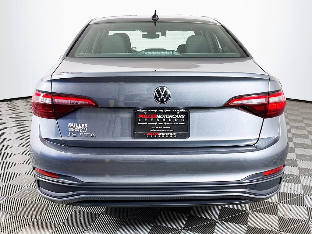 Used 2024 Volkswagen Jetta Sport image 6