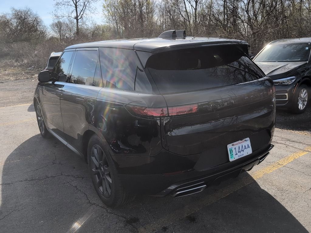 Used 2023 Land Rover Range Rover Sport SE image 4