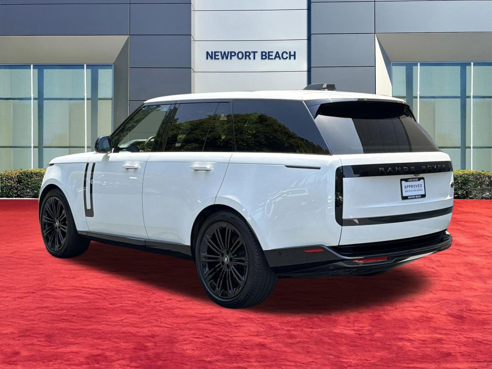 Used 2023 Land Rover Range Rover SE AWD/4WD image 3