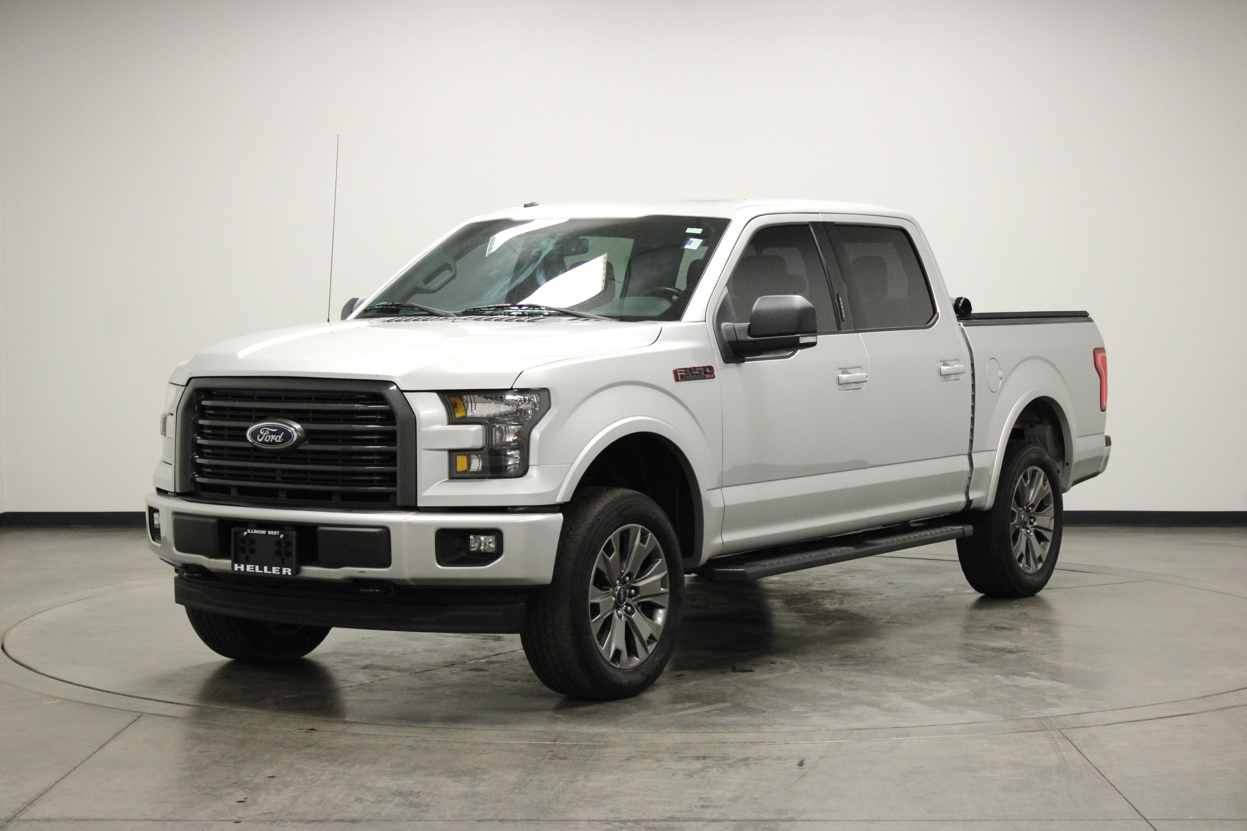 Used 2017 Ford F150 XLT w/ Equipment Group 302A Luxury image 4