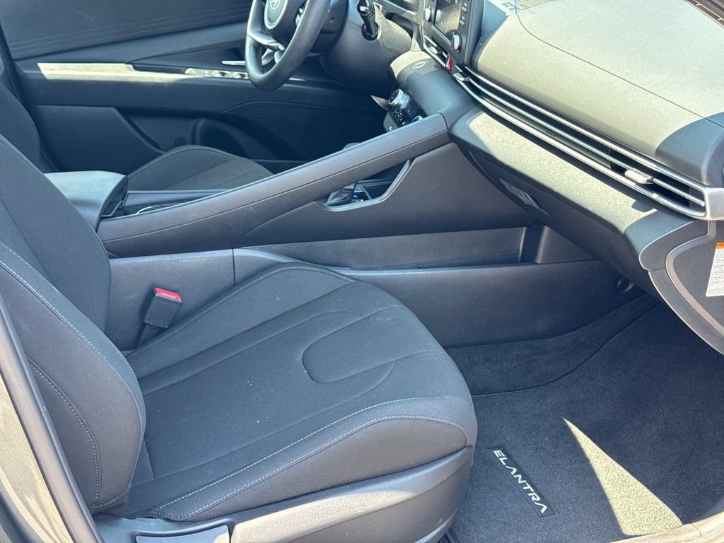 Certified 2025 Hyundai Elantra Hybrid FWD image 15