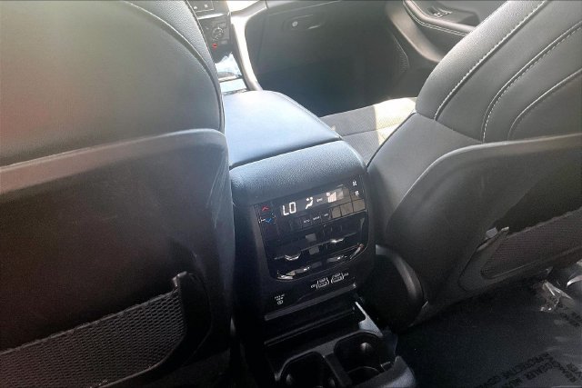 Used 2025 Jeep Grand Cherokee L Altitude AWD/4WD image 33