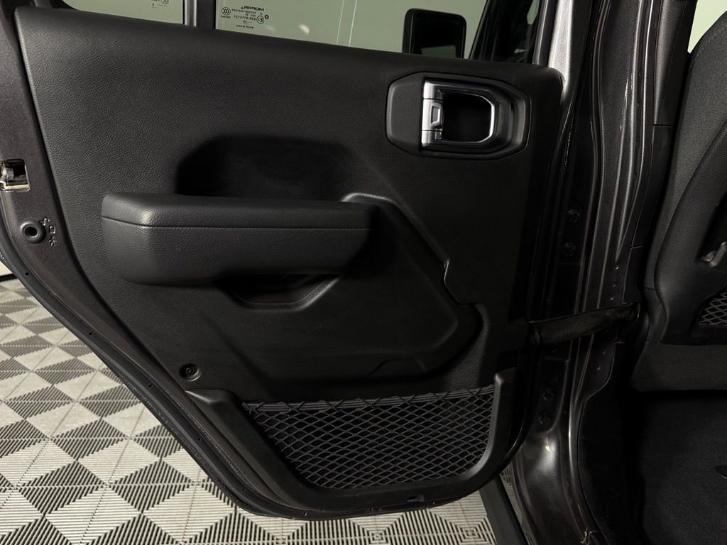 Used 2025 Jeep Wrangler Unlimited Rubicon AWD/4WD image 26