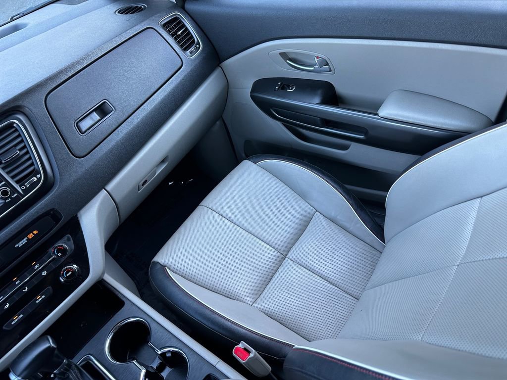 Used 2019 Kia Sedona EX image 26