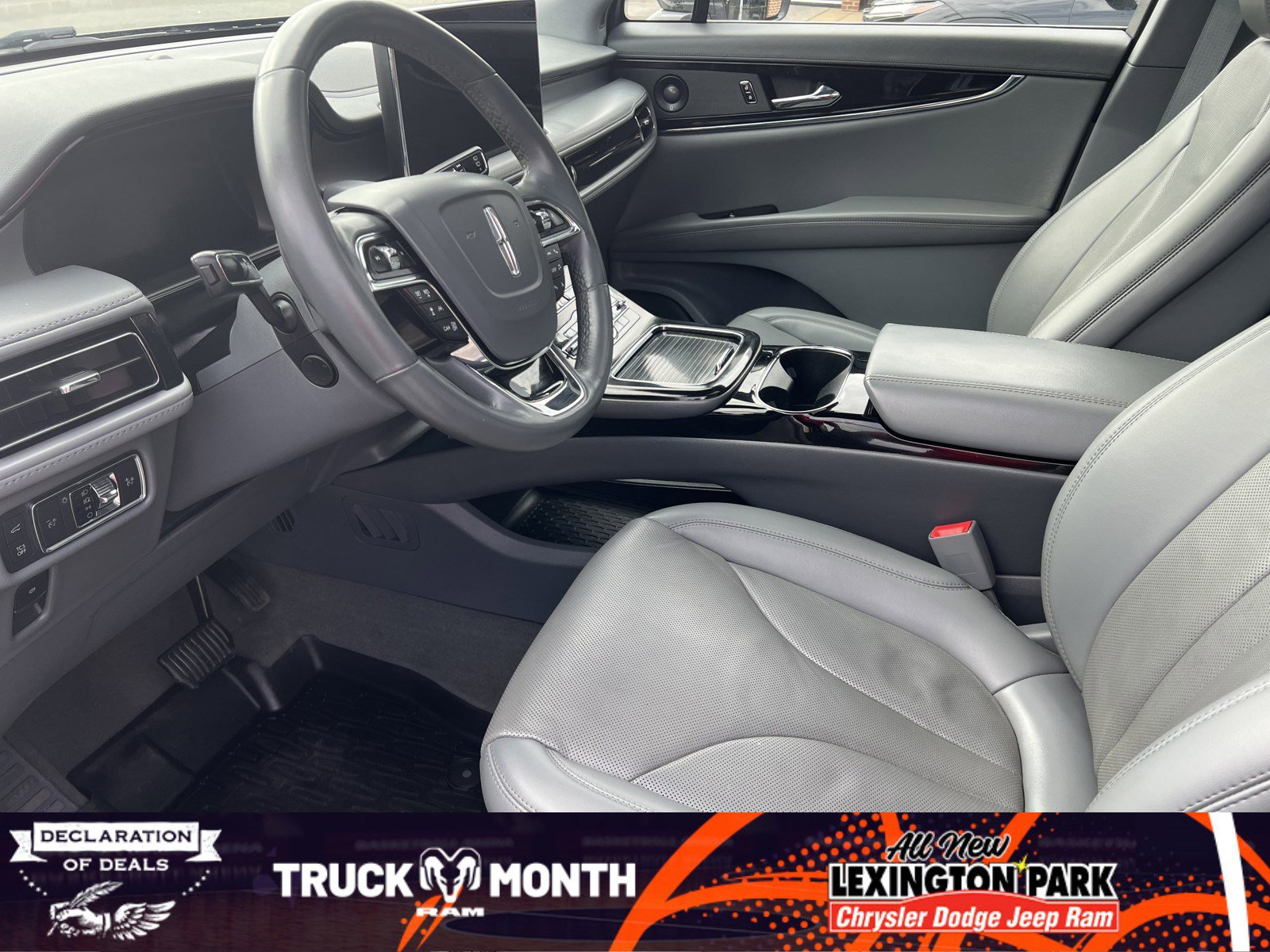 Used 2021 Lincoln Nautilus Reserve w/ Equipment Group 201A image 13