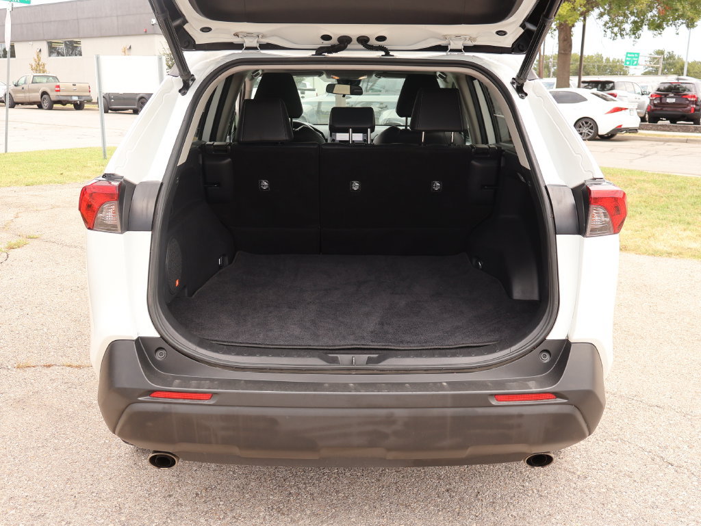 Used 2020 Toyota RAV4 XLE Premium FWD image 10