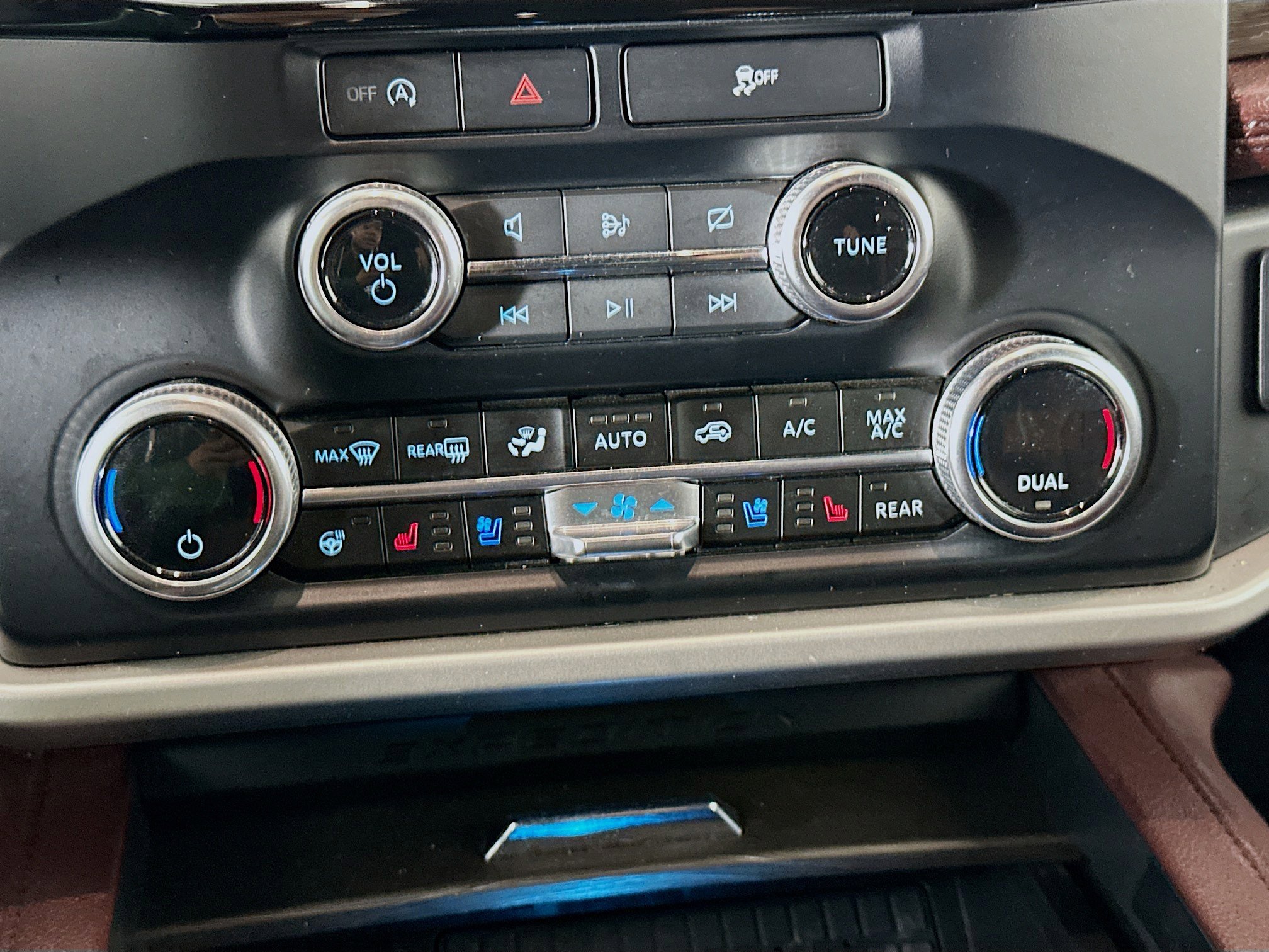 Used 2024 Ford Expedition Limited image 24