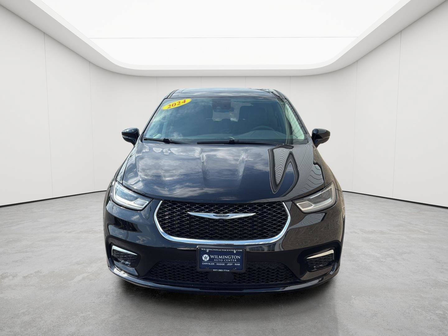 Used 2024 Chrysler Pacifica Limited FWD image 40