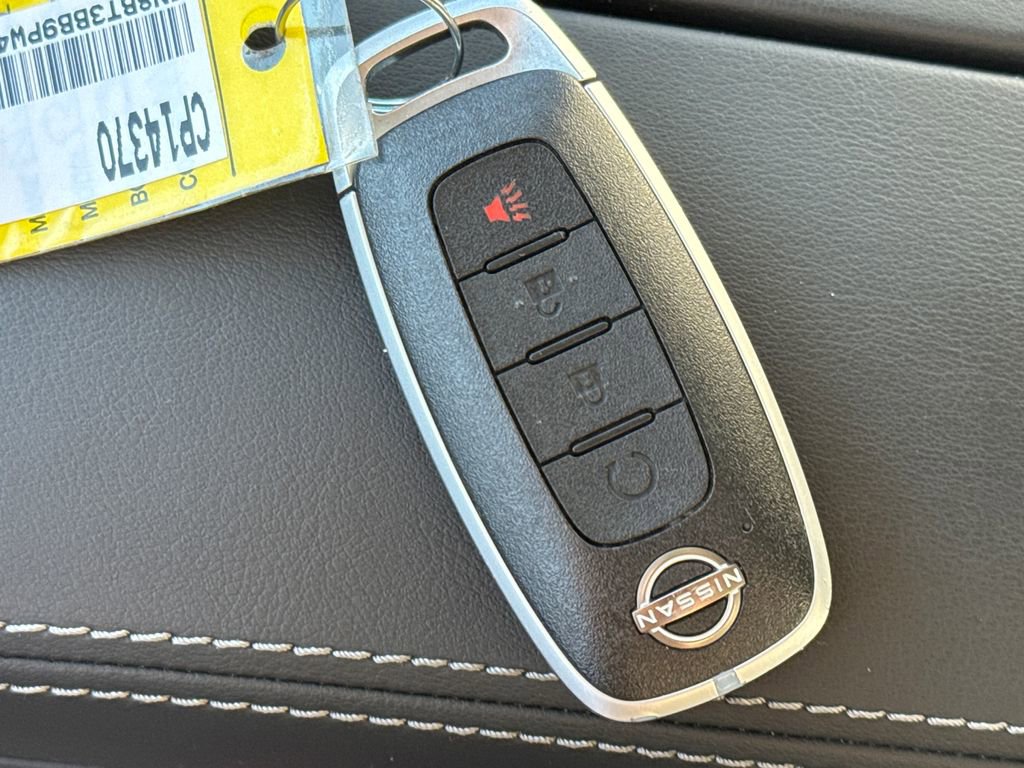 Used 2023 Nissan Rogue SV image 30