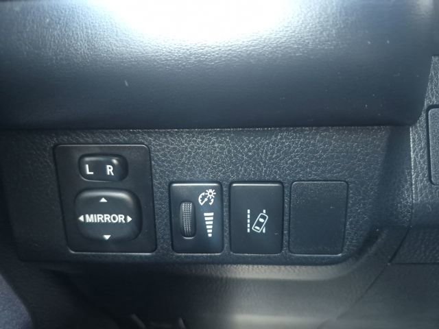 Used 2018 Toyota RAV4 LE image 26