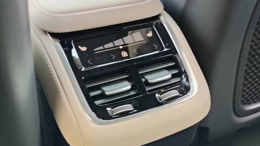 New 2026 Volvo XC90 B6 Plus w/ Protection Package Premier image 30