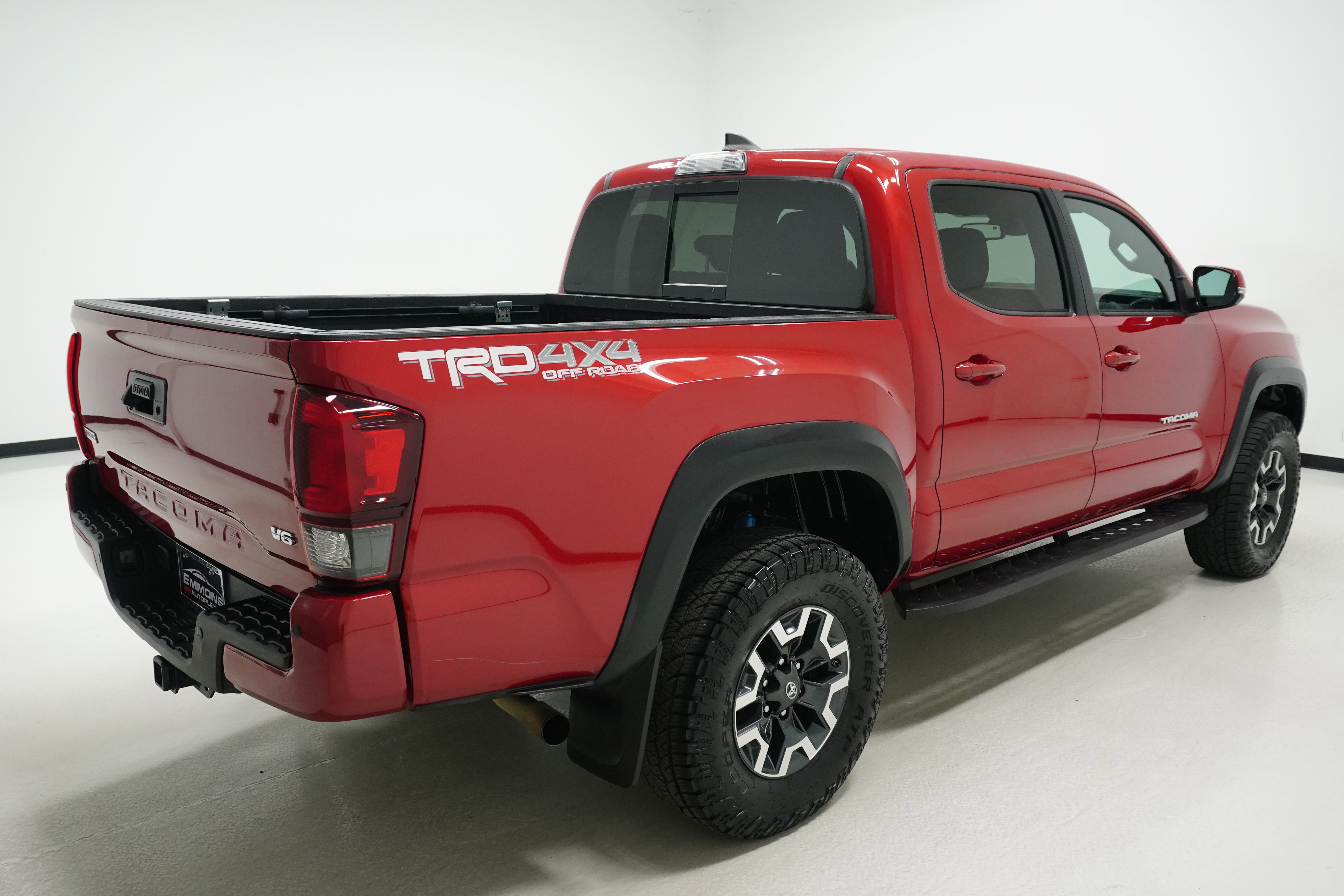Used 2018 Toyota Tacoma TRD Off-Road w/ Technology Package AWD/4WD image 4